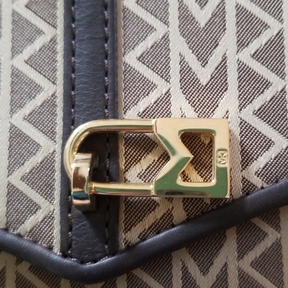 Michael Kors brown signature print clutch - Picture 2 of 5